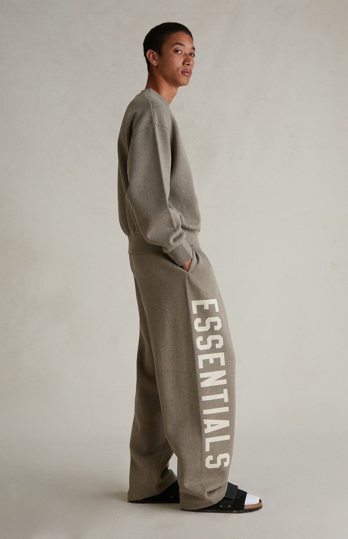 Pantalons Logo Essentials Marron Sable