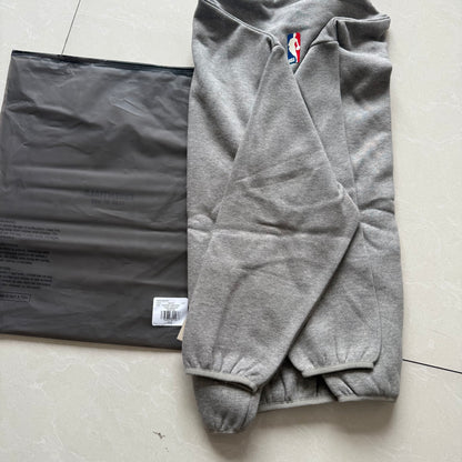 Ensemble  Gris Essentials x NBA